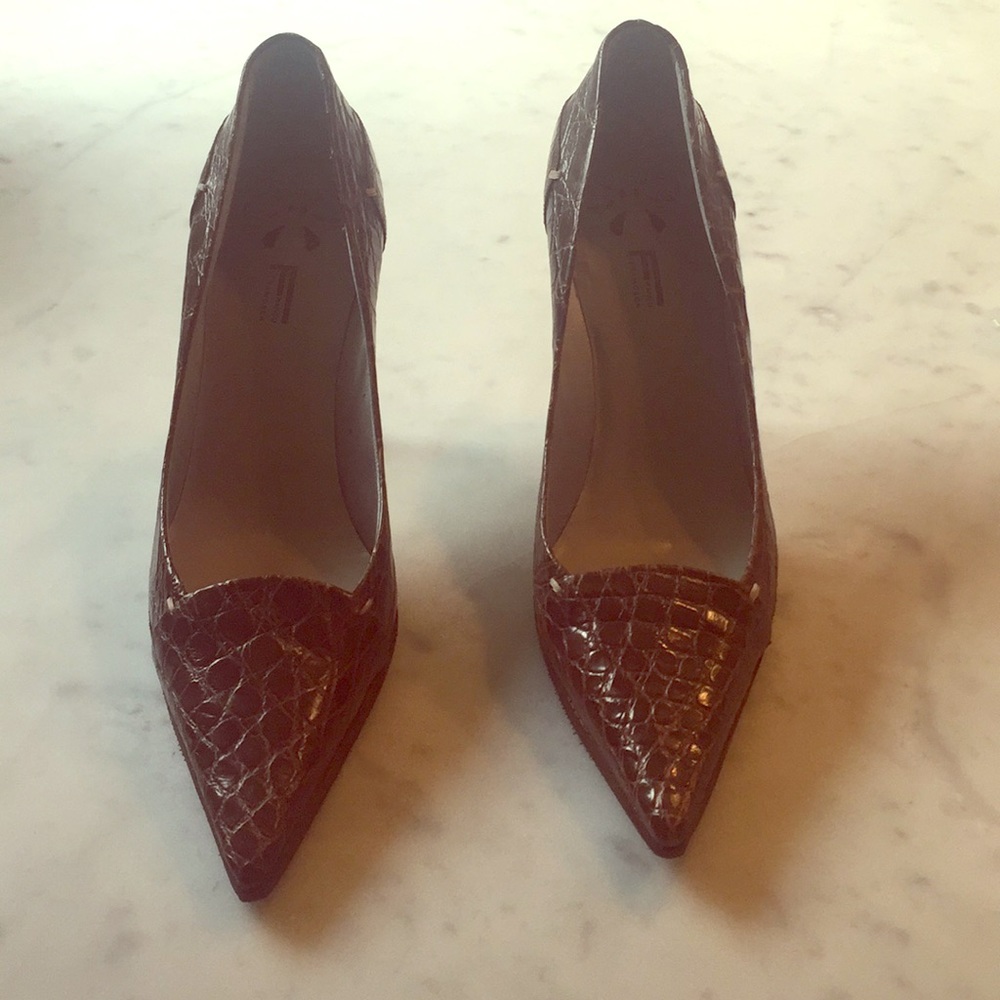 Stamped leather high heels